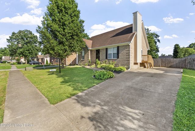 8404 Silver Fox Rd, Louisville, KY 40291