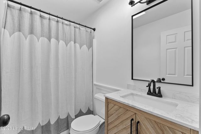8404 Silver Fox Rd, Louisville, KY 40291