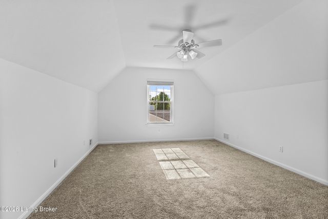 8404 Silver Fox Rd, Louisville, KY 40291