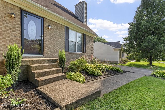 8404 Silver Fox Rd, Louisville, KY 40291