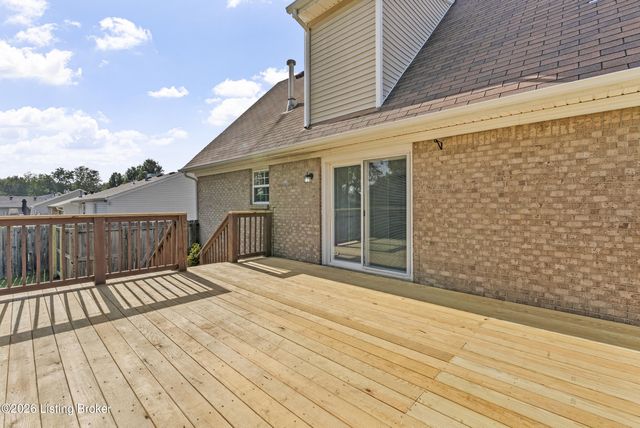 8404 Silver Fox Rd, Louisville, KY 40291