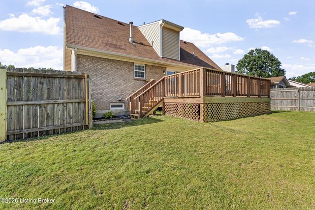 8404 Silver Fox Rd, Louisville, KY 40291