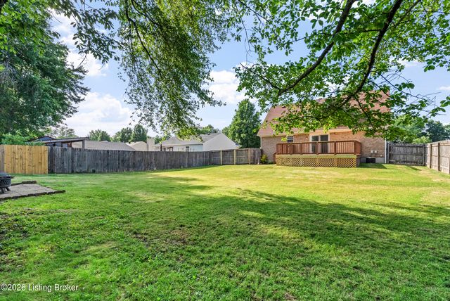 8404 Silver Fox Rd, Louisville, KY 40291
