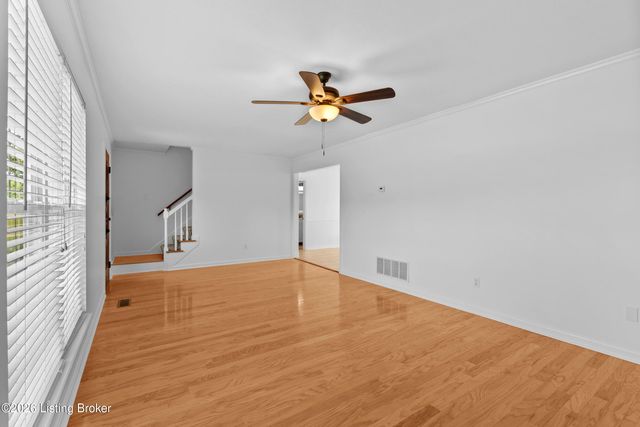 8404 Silver Fox Rd, Louisville, KY 40291