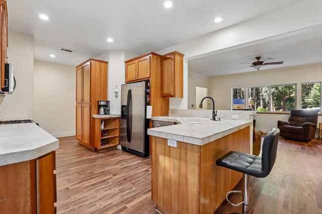 2090 Bourbon St, Pollock Pines, CA 95726