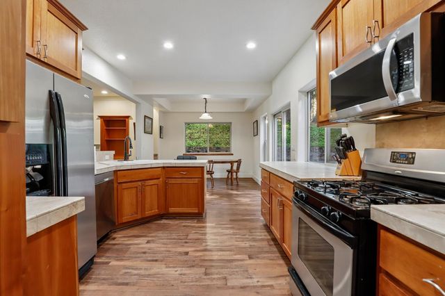 2090 Bourbon St, Pollock Pines, CA 95726