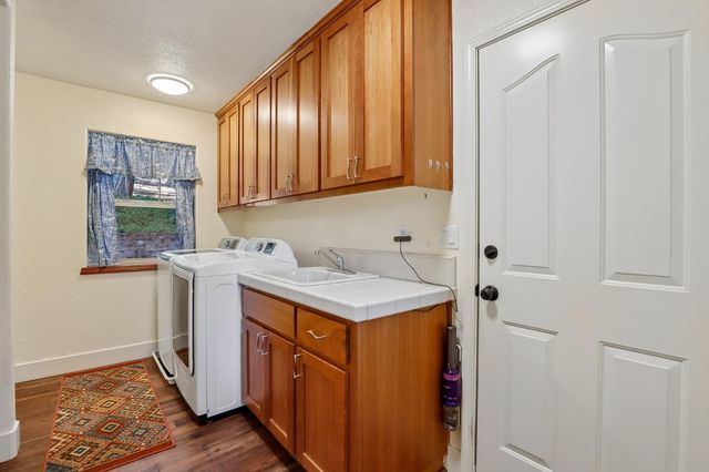 2090 Bourbon St, Pollock Pines, CA 95726