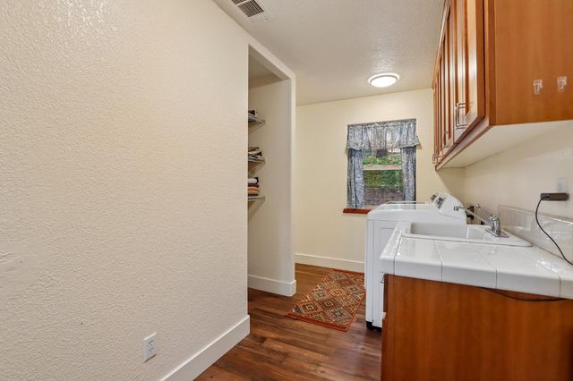 2090 Bourbon St, Pollock Pines, CA 95726