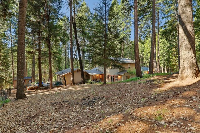 2090 Bourbon St, Pollock Pines, CA 95726