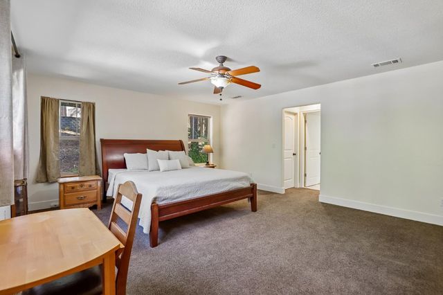 2090 Bourbon St, Pollock Pines, CA 95726