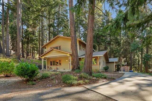 2090 Bourbon St, Pollock Pines, CA 95726