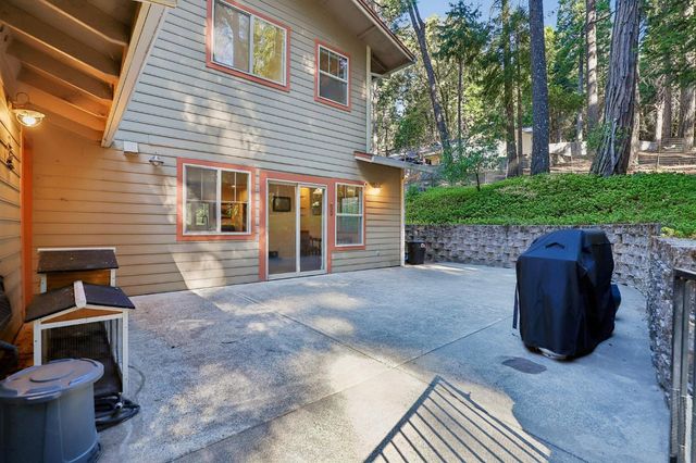2090 Bourbon St, Pollock Pines, CA 95726