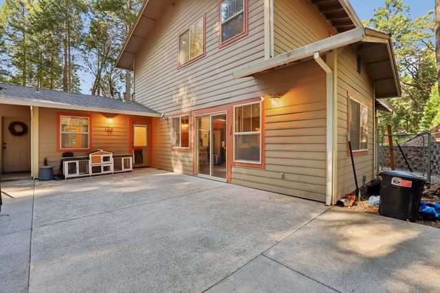 2090 Bourbon St, Pollock Pines, CA 95726