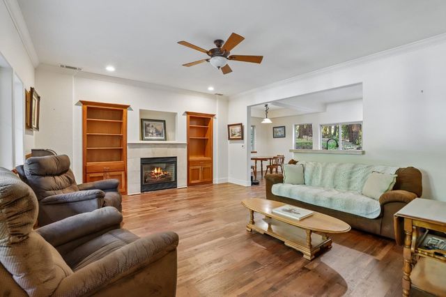 2090 Bourbon St, Pollock Pines, CA 95726