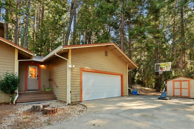 2090 Bourbon St, Pollock Pines, CA 95726