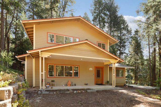 2090 Bourbon St, Pollock Pines, CA 95726