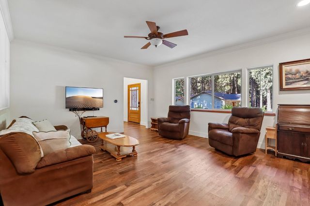 2090 Bourbon St, Pollock Pines, CA 95726
