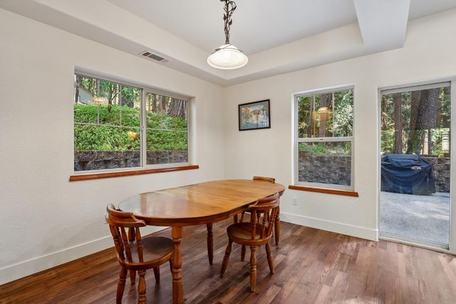 2090 Bourbon St, Pollock Pines, CA 95726
