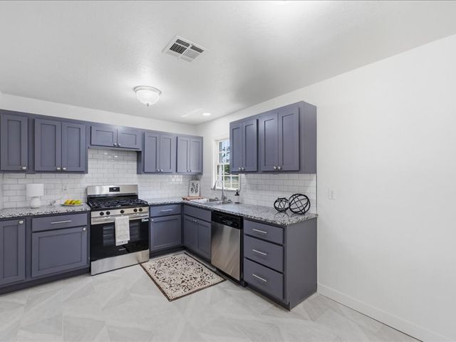 102 W 43rd Street S, Sand Springs, OK 74063