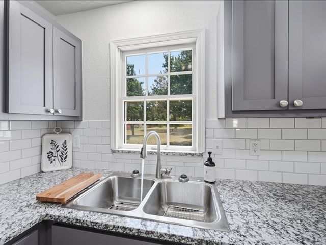 102 W 43rd Street S, Sand Springs, OK 74063