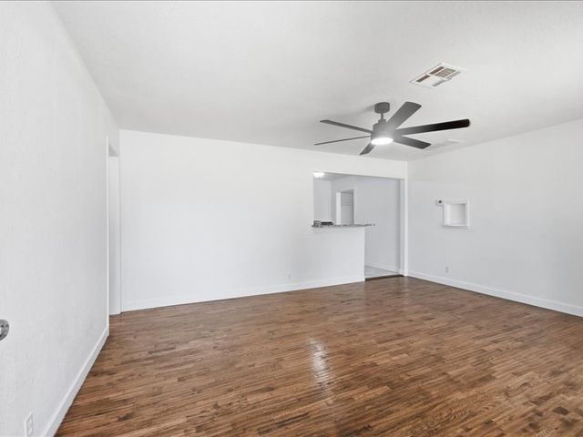 102 W 43rd Street S, Sand Springs, OK 74063