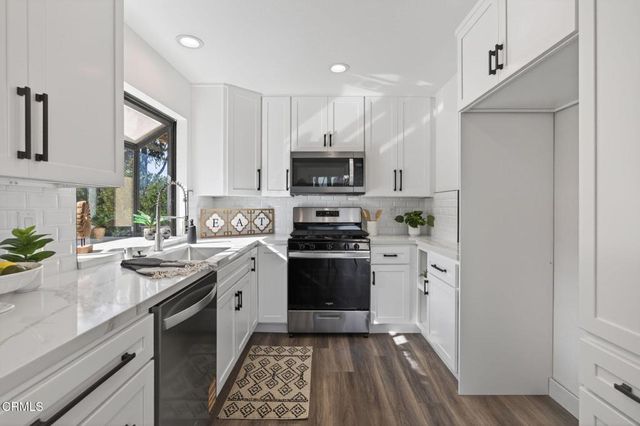 570 Eakins Lane, Ventura, CA 93003