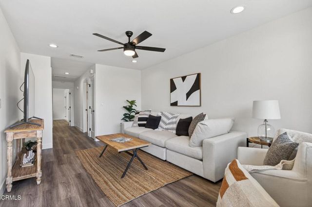 570 Eakins Lane, Ventura, CA 93003