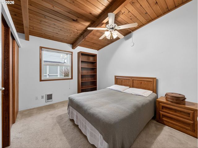 4833 Sw BUDDINGTON St, Portland, OR 97219