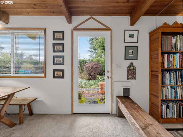 4833 Sw BUDDINGTON St, Portland, OR 97219