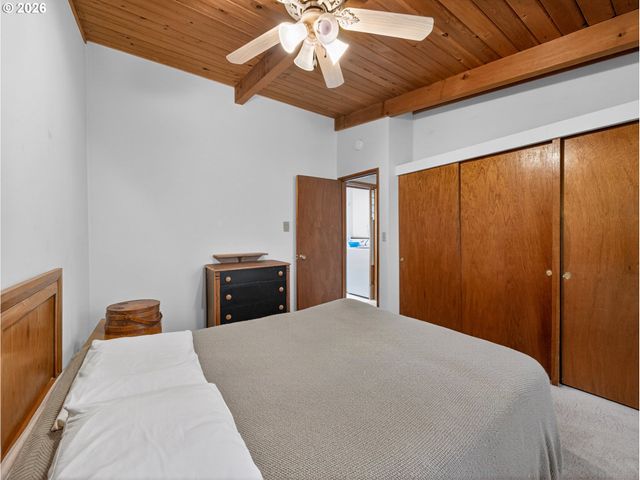 4833 Sw BUDDINGTON St, Portland, OR 97219