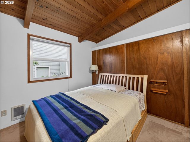 4833 Sw BUDDINGTON St, Portland, OR 97219