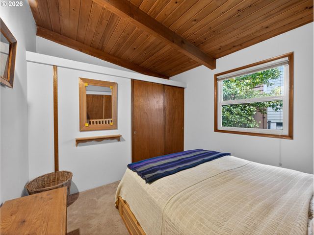 4833 Sw BUDDINGTON St, Portland, OR 97219