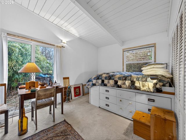 4833 Sw BUDDINGTON St, Portland, OR 97219