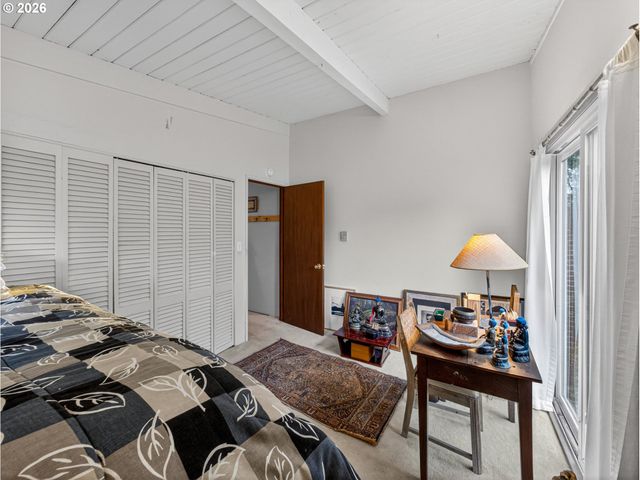 4833 Sw BUDDINGTON St, Portland, OR 97219