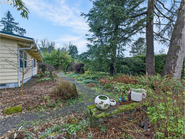 4833 Sw BUDDINGTON St, Portland, OR 97219