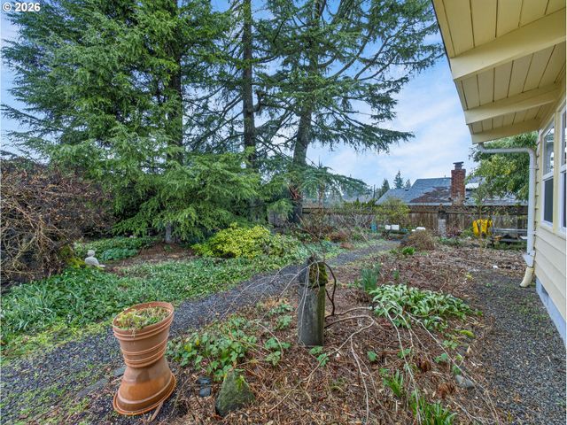 4833 Sw BUDDINGTON St, Portland, OR 97219