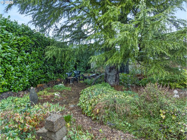 4833 Sw BUDDINGTON St, Portland, OR 97219