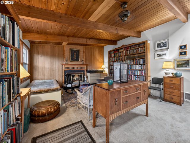 4833 Sw BUDDINGTON St, Portland, OR 97219