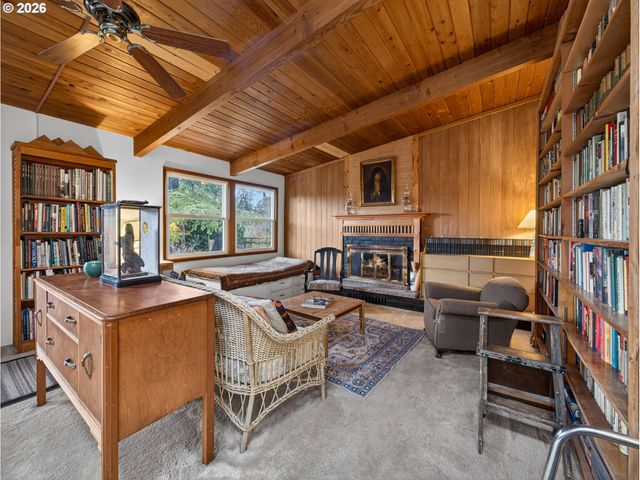 4833 Sw BUDDINGTON St, Portland, OR 97219