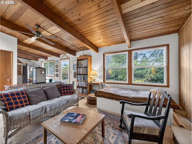 4833 Sw BUDDINGTON St, Portland, OR 97219