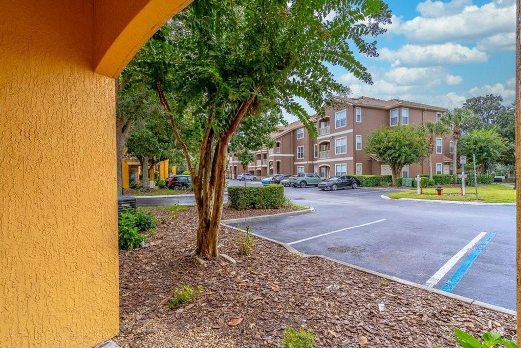 Image 28 of property listing at 8842 VILLA VIEW CIRCLE 106, Orlando, FL 32821