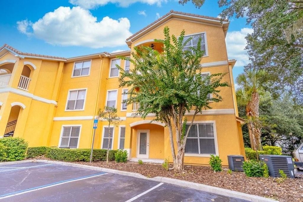 Image 32 of property listing at 8842 VILLA VIEW CIRCLE 106, Orlando, FL 32821