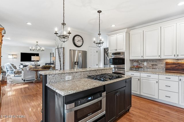 329 Farragut Crossing Drive, Knoxville, TN 37934