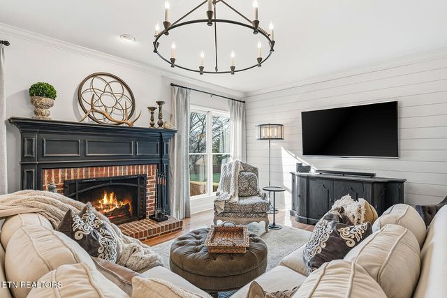 329 Farragut Crossing Drive, Knoxville, TN 37934