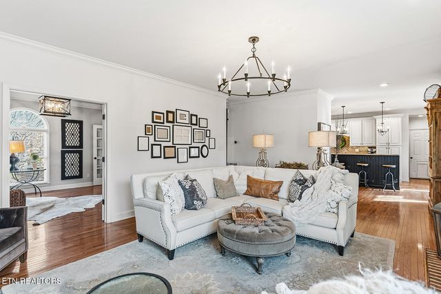 329 Farragut Crossing Drive, Knoxville, TN 37934