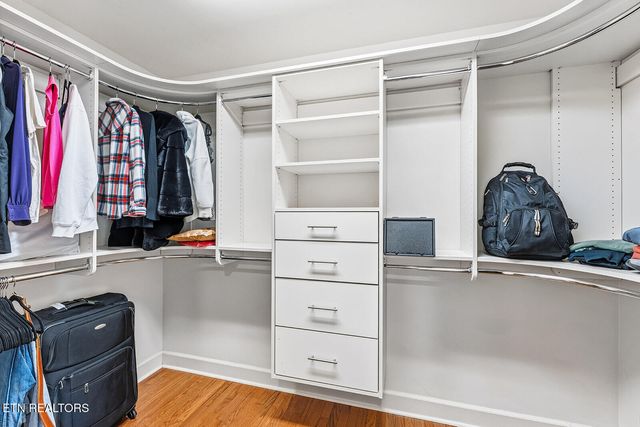 329 Farragut Crossing Drive, Knoxville, TN 37934