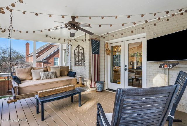 329 Farragut Crossing Drive, Knoxville, TN 37934