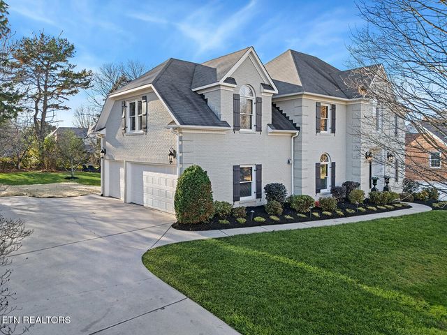 329 Farragut Crossing Drive, Knoxville, TN 37934