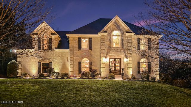 329 Farragut Crossing Drive, Knoxville, TN 37934
