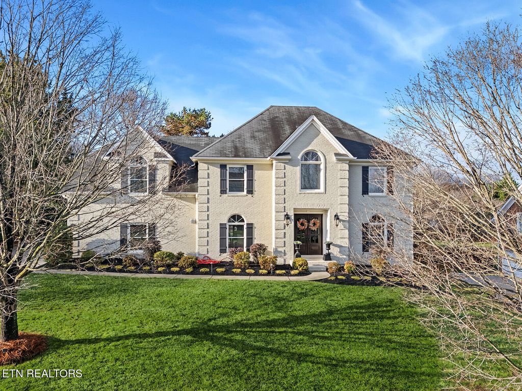 329 Farragut Crossing Drive, Knoxville, TN 37934